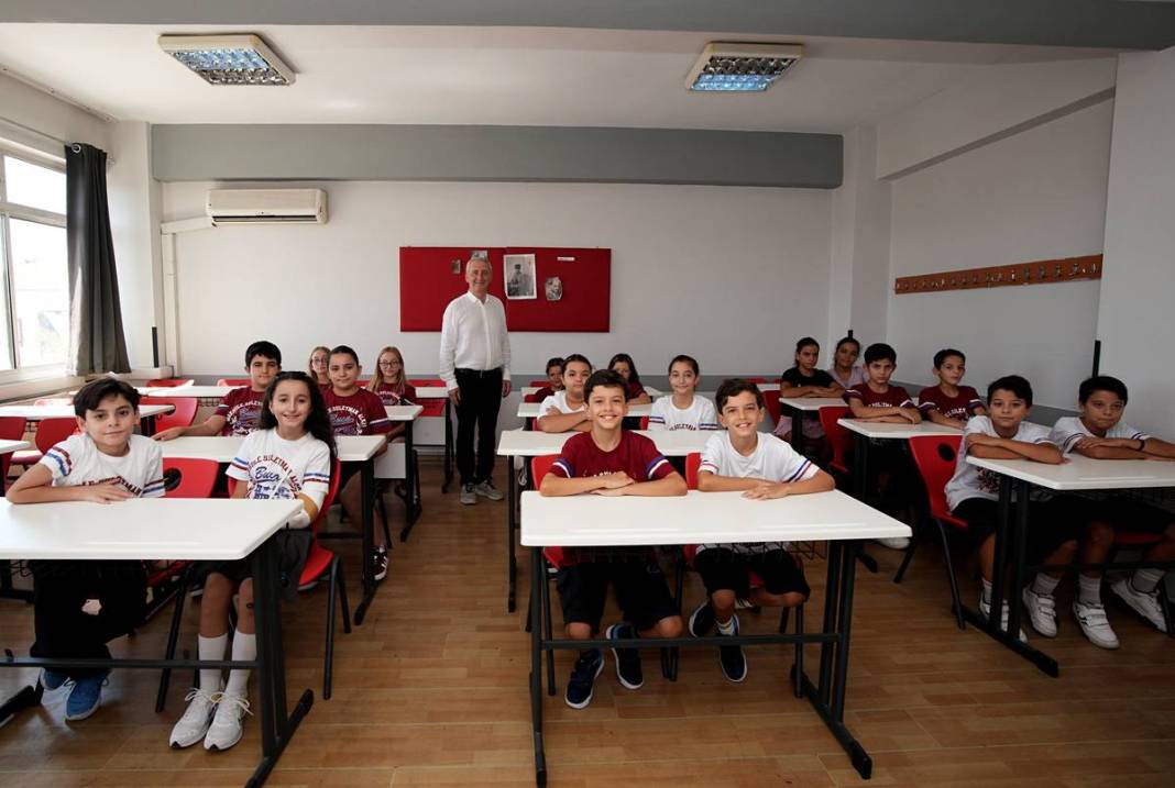 Okuldaki herkes aynı kişiyi gördüğünü sanıyor: 26 ikiz kardeşle eğitime başlıyorlar 3